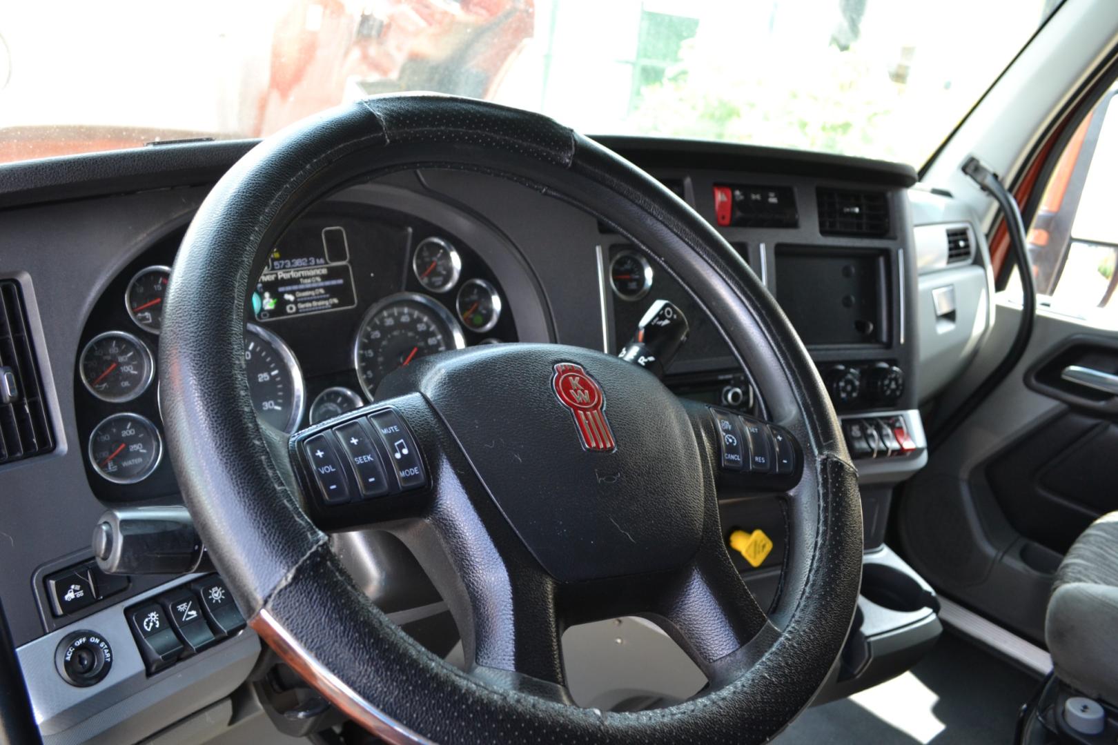 2020 ORANGE /BLACK KENWORTH T680 with an PACCAR MX13 12.9L 455HP engine, PACCAR PO-16F112C 12SPD AUTOMATED transmission, located at 9172 North Fwy, Houston, TX, 77037, (713) 910-6868, 29.887470, -95.411903 - Photo#13